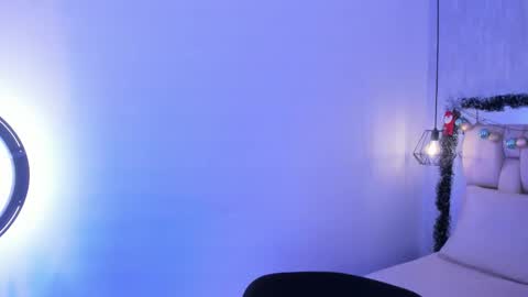 Roxie  online show from December 21, 2025, 12:56 pm