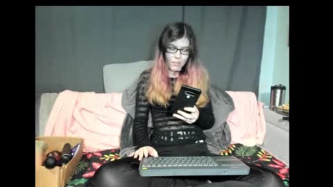 roxihazeleyes online show from January 26, 2025, 6:27 pm