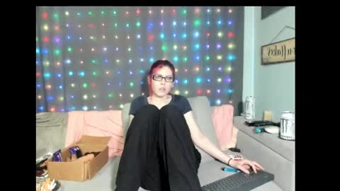 roxihazeleyes online show from February 27, 2025, 4:09 am