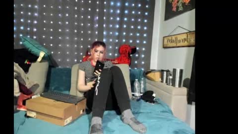 roxihazeleyes online show from September 12, 2025, 7:08 am