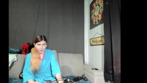 roxihazeleyes online show from October 19, 2025, 7:14 pm