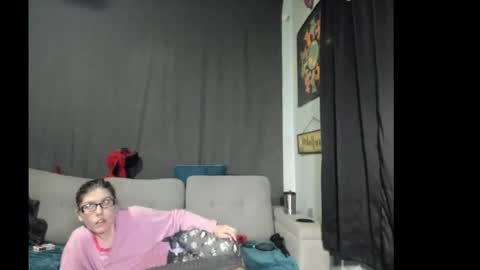 roxihazeleyes online show from November 15, 2025, 1:07 pm