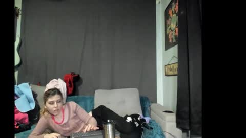 roxihazeleyes online show from November 20, 2025, 11:15 pm