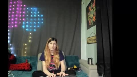 roxihazeleyes online show from December 1, 2025, 3:33 am