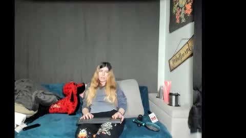 roxihazeleyes online show from February 22, 2026, 12:45 am