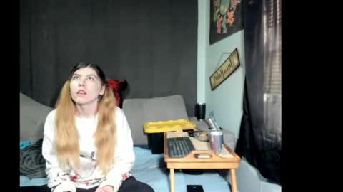 roxihazeleyes online show from April 7, 2026, 3:12 pm