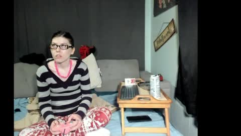 roxihazeleyes online show from April 19, 2026, 3:17 am