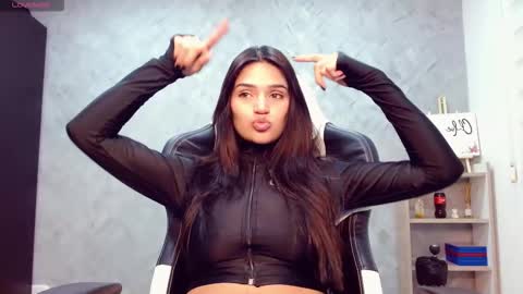 roxxi_2110 online show from November 29, 2025, 3:31 am