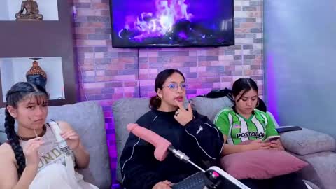 roxxie_fox online show from June 2, 2026, 8:22 pm