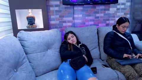 roxxie_fox online show from June 4, 2026, 7:20 pm