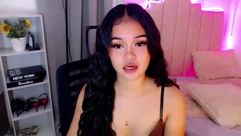 Snapshot of roxxy_blossom chatting on November 3, 2025, 5:31 am roxxy_blossom online show from November 3, 2025, 5:31 am