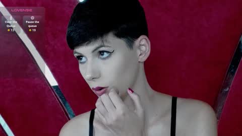 Roxy online show from October 3, 2025, 7:55 pm