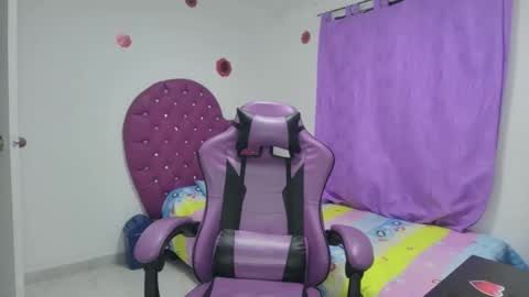 Roxy online show from December 23, 2025, 3:26 am