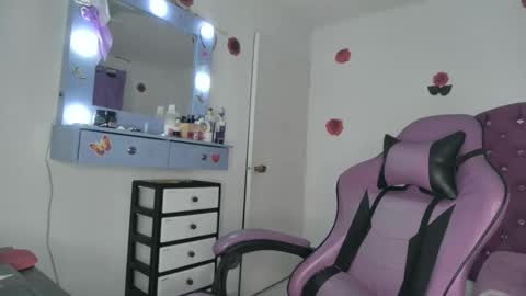 Roxy online show from April 14, 2026, 2:28 am