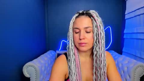 Roxy online show from November 24, 2025, 1:38 am