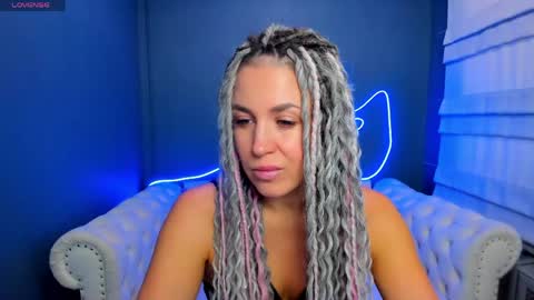 Roxy online show from April 18, 2026, 1:42 am