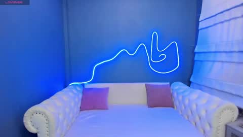 Roxy online show from April 19, 2026, 1:27 am