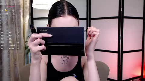 Snapshot of roxy_morrison_x chatting on April 28, 2026, 3:44 am roxanne online show from April 28, 2026, 3:44 am