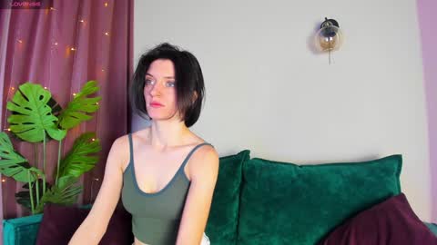 roxy_riot_ online show from February 6, 2025, 1:27 am