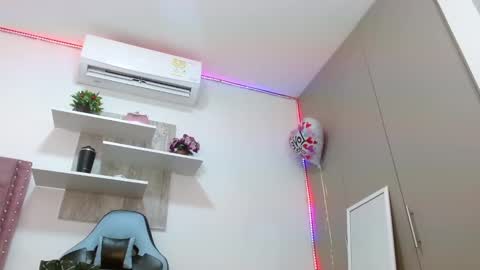 roxy_stone1 online show from March 4, 2025, 1:45 am