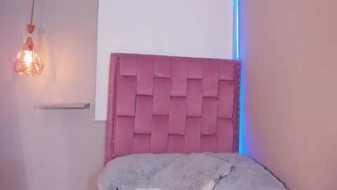Snapshot of roxy_stone1 chatting on May 7, 2026, 4:45 pm roxy_stone1 online show from May 7, 2026, 4:45 pm