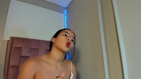 Snapshot of roxy_stone1 chatting on May 15, 2026, 7:10 pm roxy_stone1 online show from May 15, 2026, 7:10 pm
