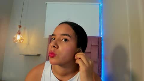 Snapshot of roxy_stone1 chatting on May 19, 2026, 7:31 pm roxy_stone1 online show from May 19, 2026, 7:31 pm