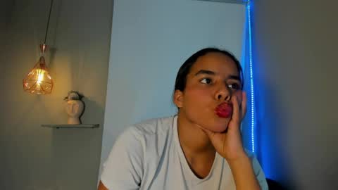 Snapshot of roxy_stone1 chatting on May 30, 2026, 7:11 pm roxy_stone1 online show from May 30, 2026, 7:11 pm
