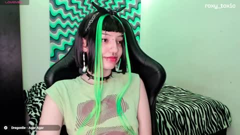 Roxy Independient model Help me to reach 50 thumbs up online show from January 21, 2025, 1:08 am