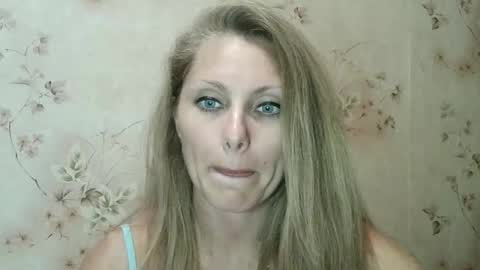 roxyfox18x01 online show from September 21, 2025, 7:26 pm