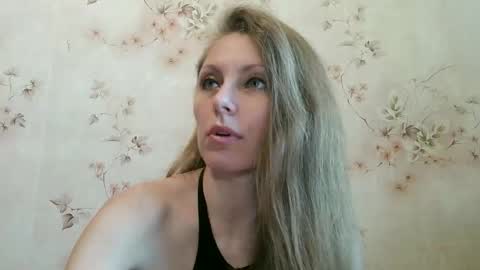 roxyfox18x01 online show from March 11, 2026, 7:58 am