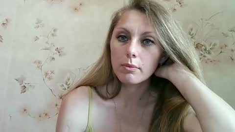 roxyfox18x01 online show from June 3, 2026, 3:39 pm