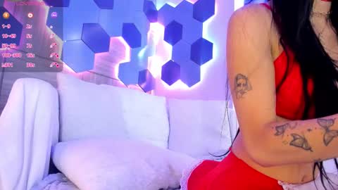    online show from November 4, 2025, 7:24 pm