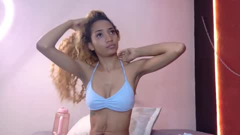 roxypalmer11 online show from January 16, 2026, 11:47 am