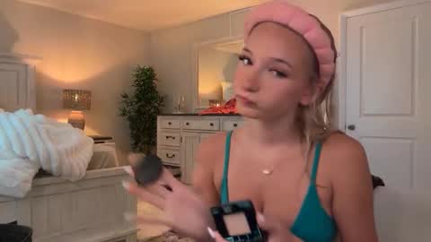 Snapshot of roxyrain2736 chatting on November 28, 2025, 3:25 pm Roxy Rain online show from November 28, 2025, 3:25 pm