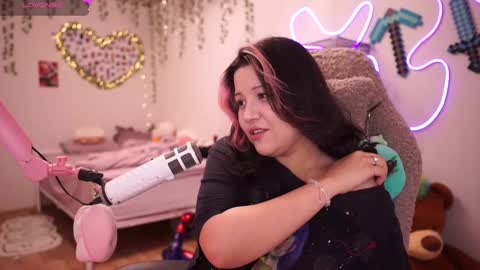 roxysuh online show from November 16, 2025, 8:09 am