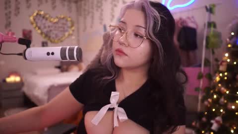 roxysuh online show from December 21, 2025, 7:59 am