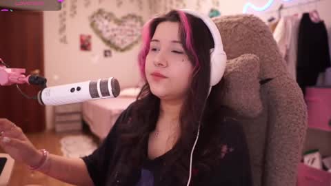 roxysuh online show from April 6, 2026, 7:09 am