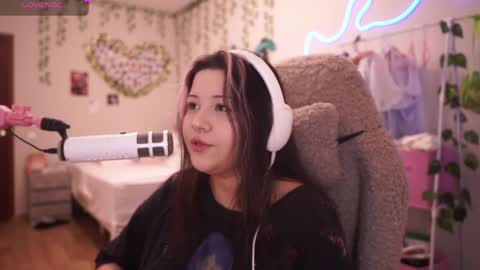 roxysuh online show from April 23, 2026, 7:41 am