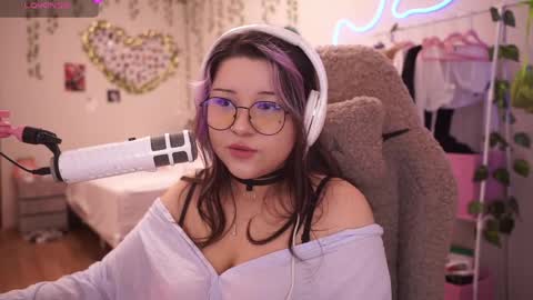 roxysuh online show from April 24, 2026, 8:28 am