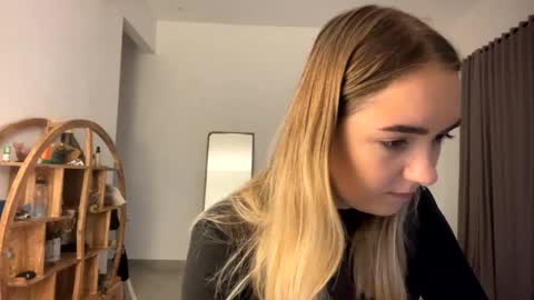 Roxy online show from March 19, 2026, 10:58 pm