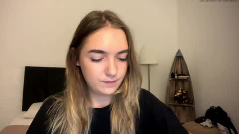 Roxy online show from April 24, 2026, 1:24 pm