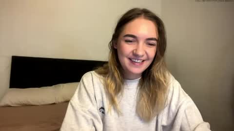Snapshot of roxysweetdream chatting on May 1, 2026, 12:43 pm Roxy online show from May 1, 2026, 12:43 pm