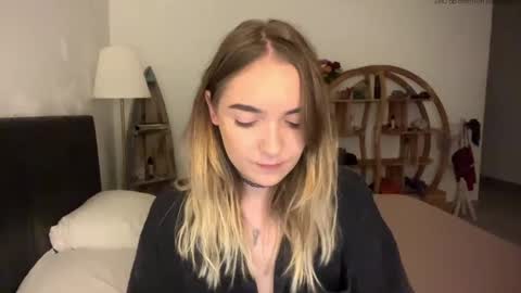 Snapshot of roxysweetdream chatting on May 5, 2026, 12:13 pm Roxy online show from May 5, 2026, 12:13 pm