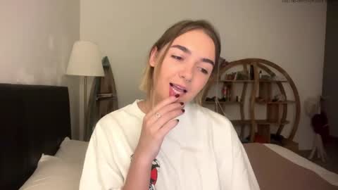 Snapshot of roxysweetdream chatting on May 12, 2026, 3:09 pm Roxy online show from May 12, 2026, 3:09 pm