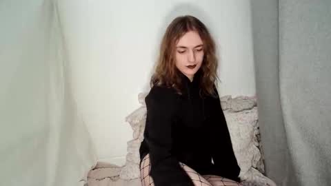 Rose  online show from March 29, 2026, 9:04 pm