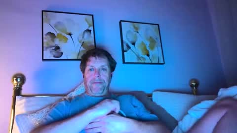 Snapshot of rtrmoney18 chatting on March 23, 2026, 2:04 am rtrmoney18 online show from March 23, 2026, 2:04 am