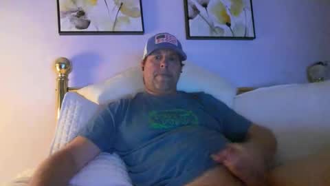 Snapshot of rtrmoney18 chatting on April 4, 2026, 5:27 am rtrmoney18 online show from April 4, 2026, 5:27 am