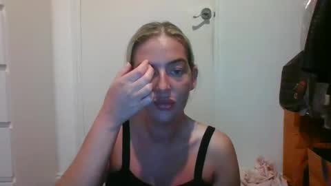 rubyredxxxoxxx online show from December 27, 2024, 3:59 pm