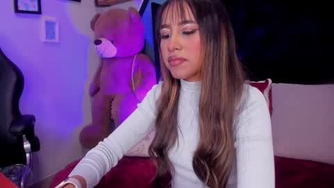 rue_zue online show from November 23, 2025, 12:38 pm